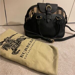 BURBERRY
Milverton Medium Leather Top handle Bag
